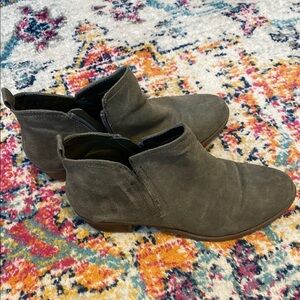Size 10 Women's Suede Ankle Boots - Olive Green